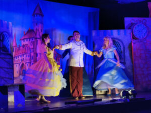 Read more about the article Przedstawienie „Kopciuszek” w RCKB w Brzesku